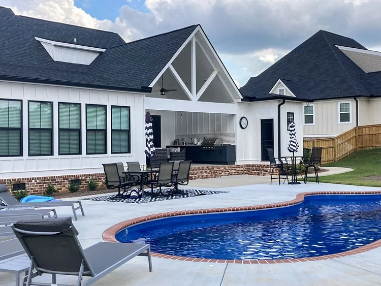 House 5, photo 1 of 10