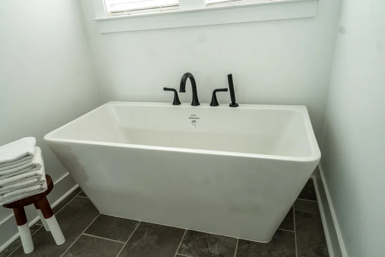 House 3, photo 16 of 25