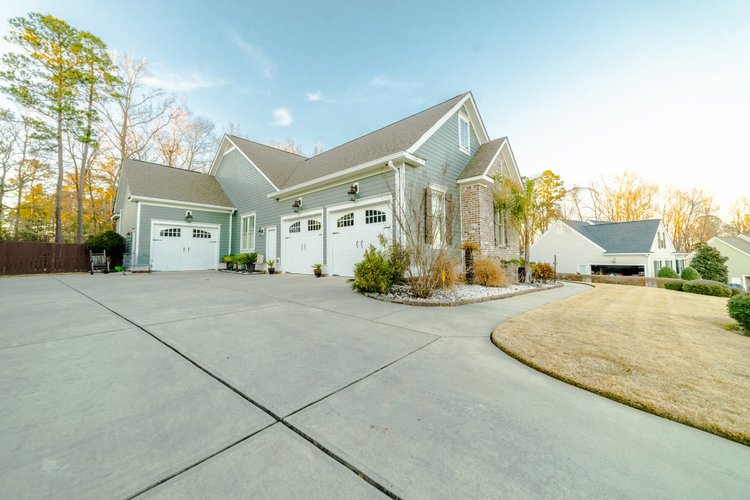 House 18, photo 1 of 29