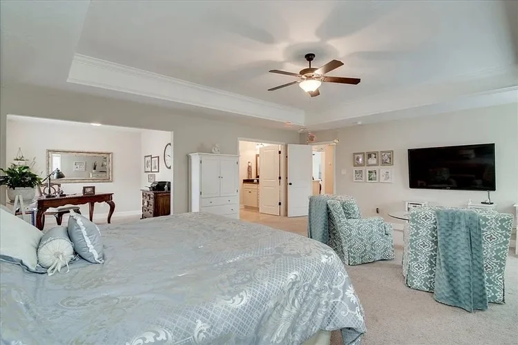 House 24, photo 7 of 14