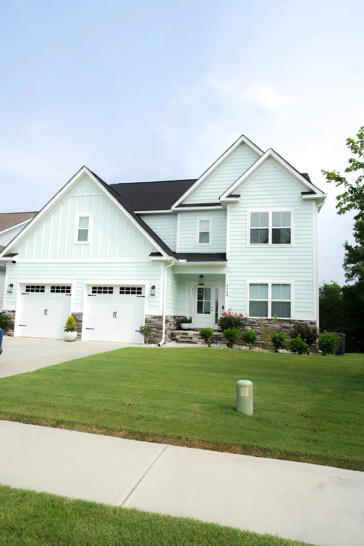 House 27, photo 1 of 14