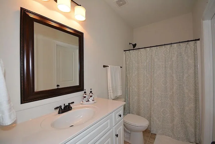 House 28, photo 4 of 13