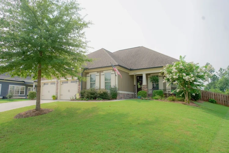 House 23, photo 1 of 15