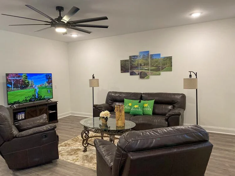House 19, photo 6 of 11